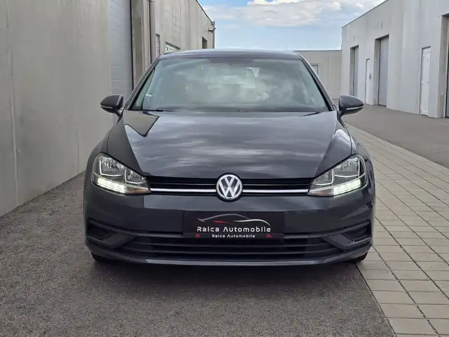Volkswagen Golf view 2
