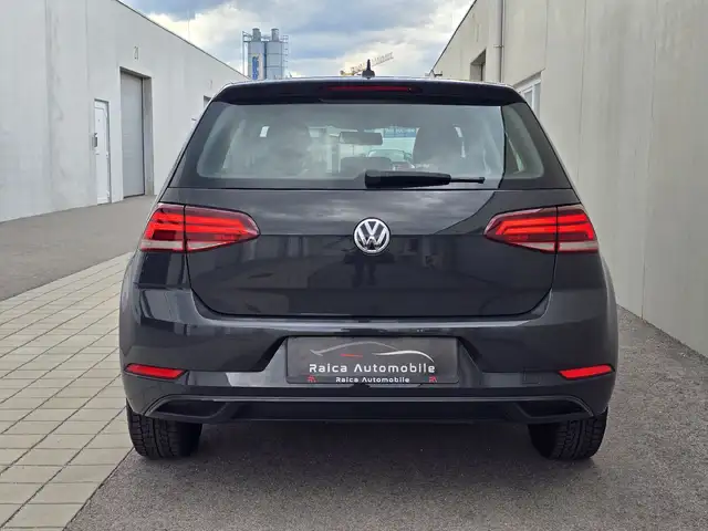 Volkswagen Golf view 6