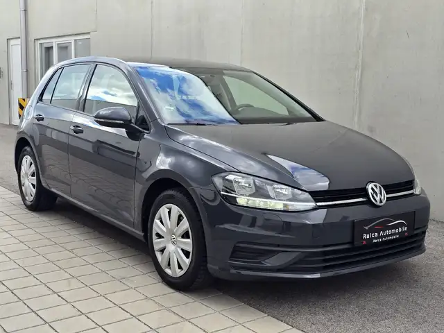 Volkswagen Golf view 9