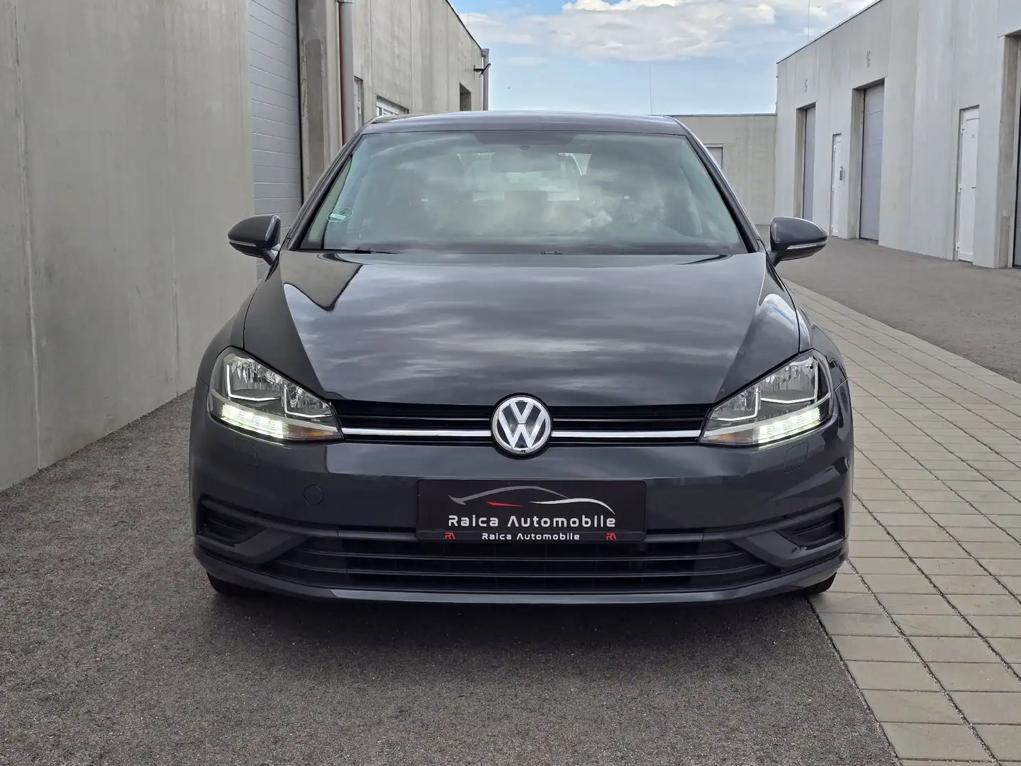 Volkswagen Golf *LED *CarPlay *Sitzheizung *Tempomat *Klima Grau - 2