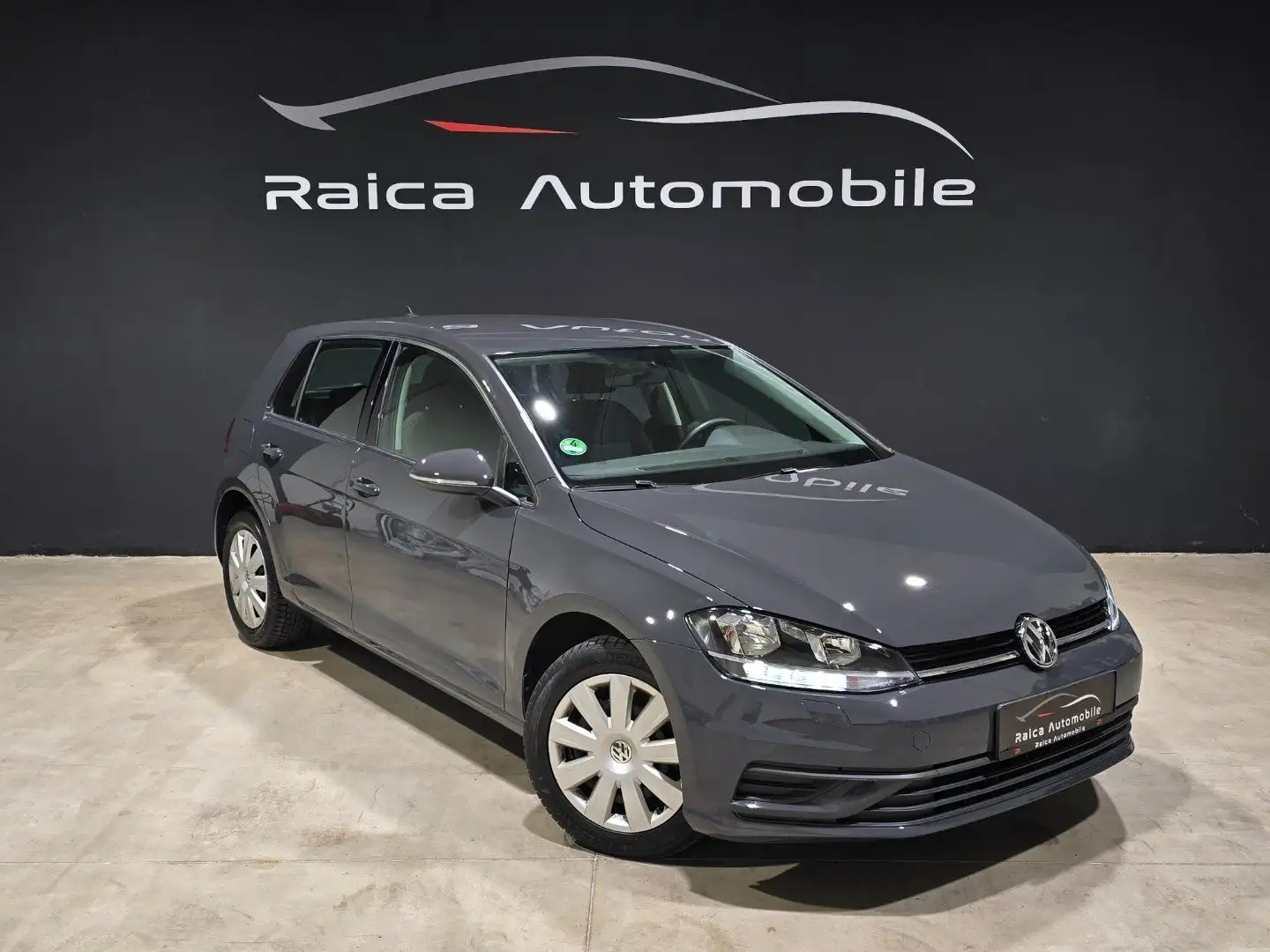 Volkswagen Golf *LED *CarPlay *Sitzheizung *Tempomat *Klima Grau - 1