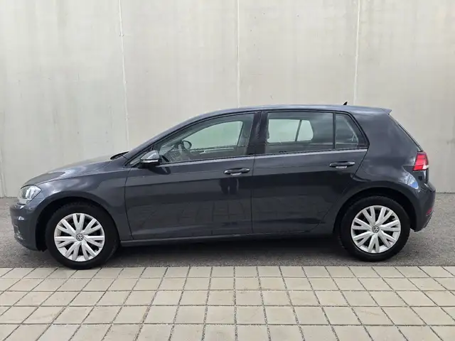 Volkswagen Golf view 4