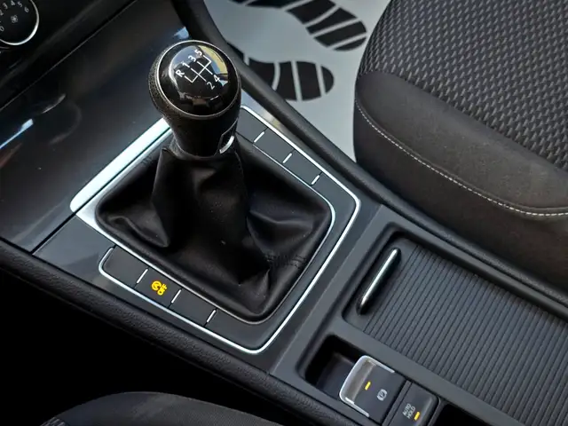 Volkswagen Golf view 14