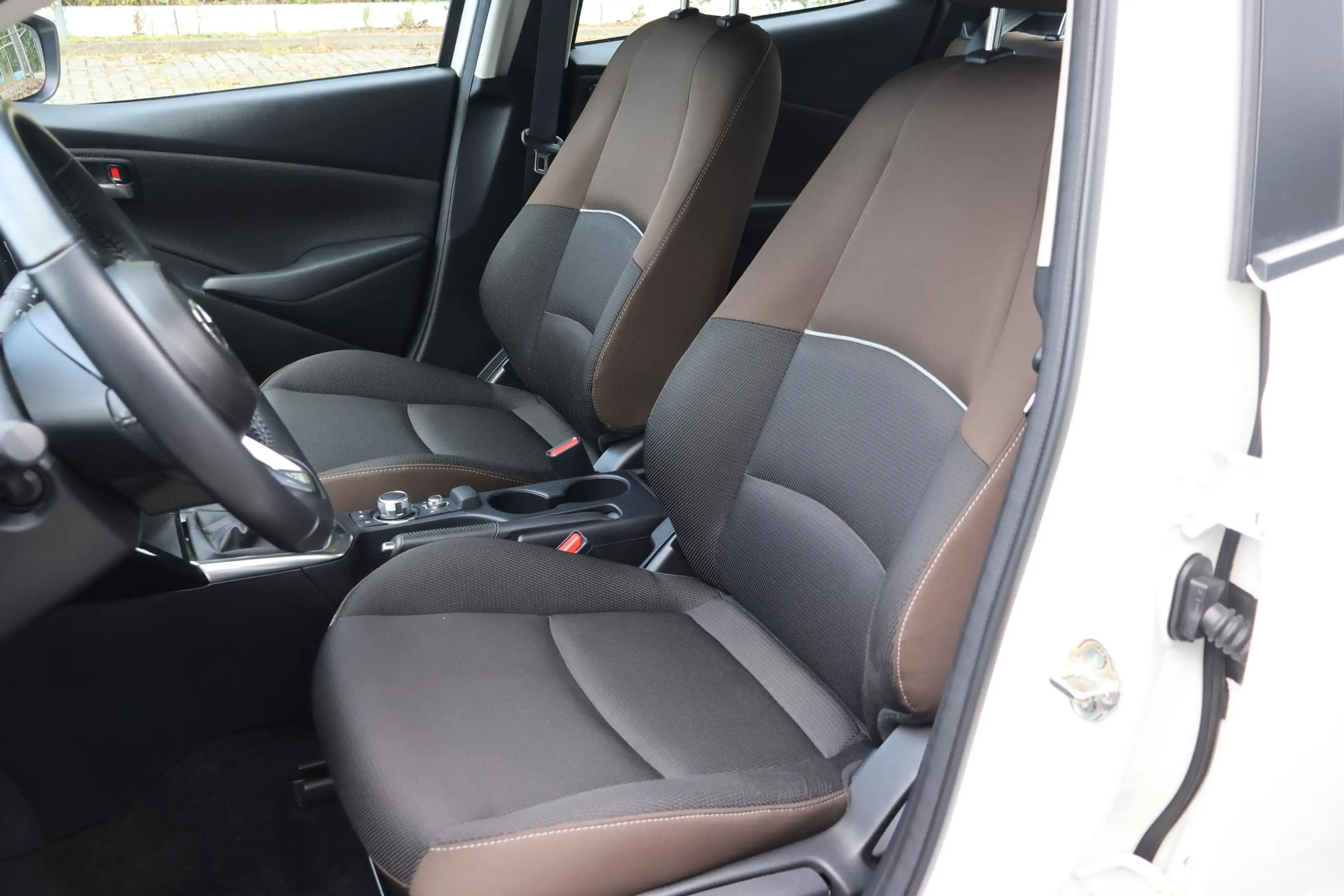 Mazda 2 1.5 Skyactiv-G Comfort — photo 9