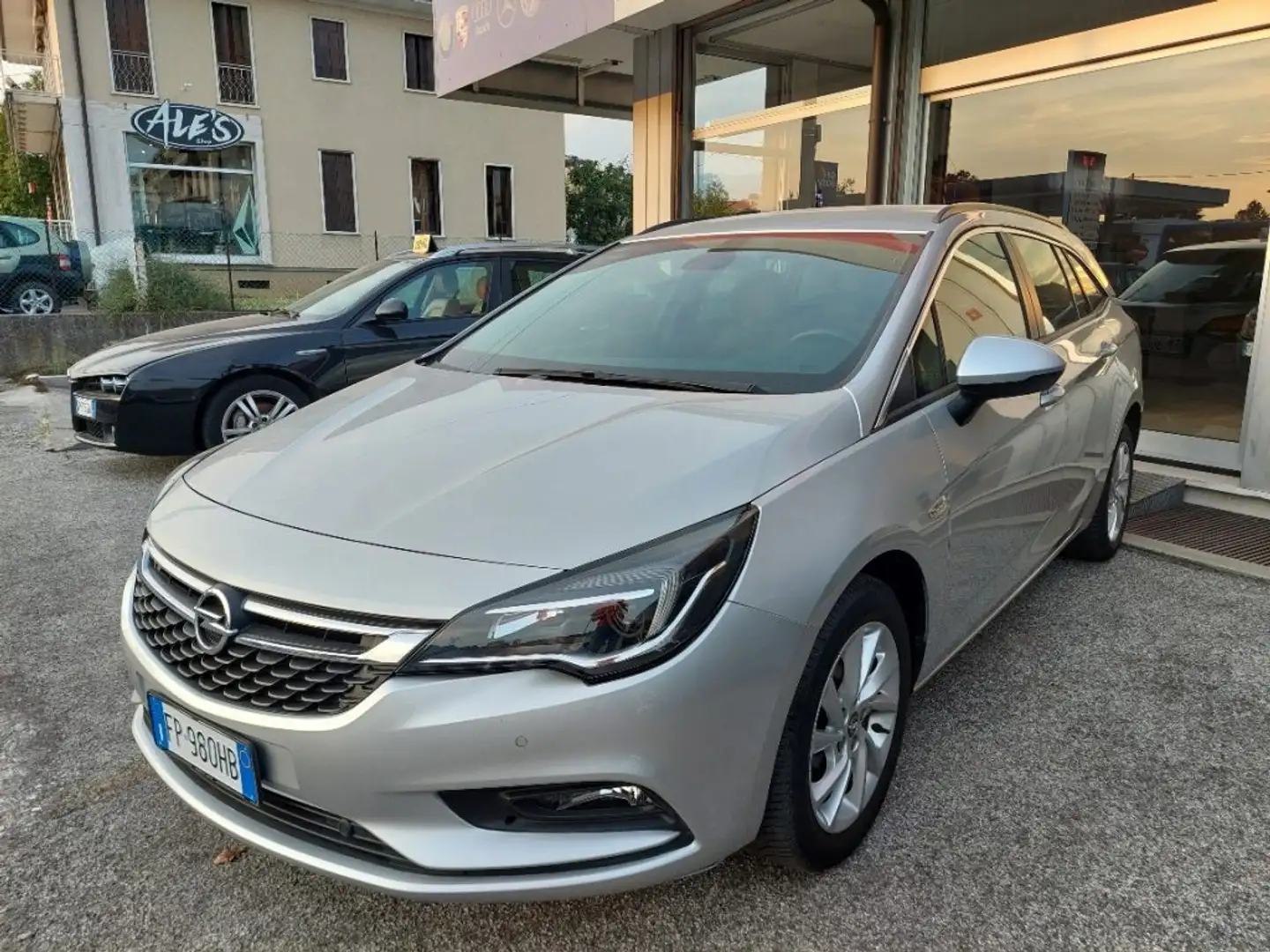 Opel Astra 1.6 CDTi 110CV Sports Tourer Busin.NEOPATENTATI Zilver - 1