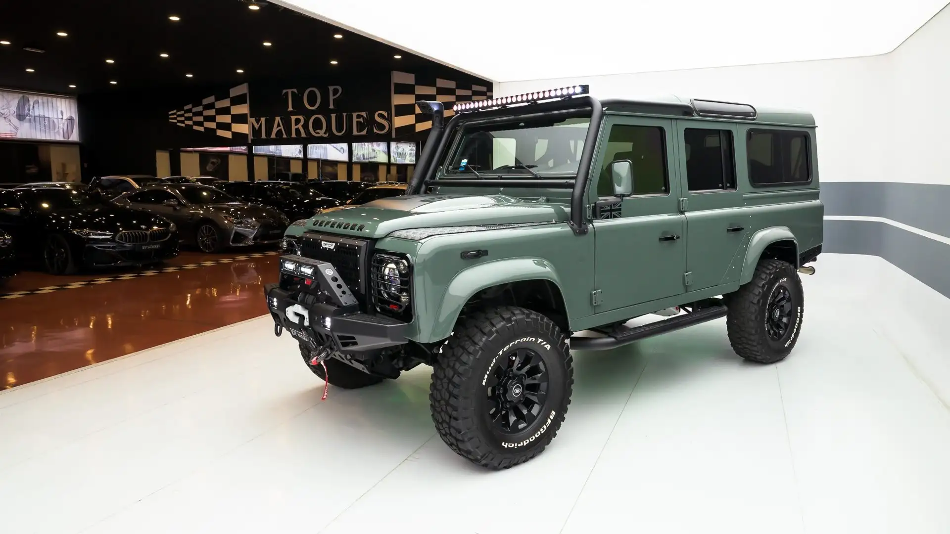 Land Rover Defender 110 2.2 TD4 S.W. Limited Edition N1 Grün - 1
