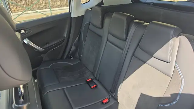 Peugeot 2008 view 9