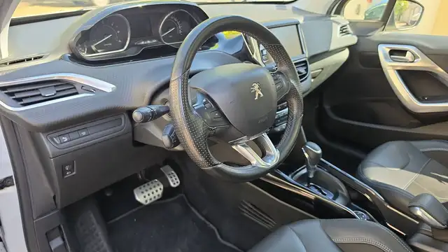 Peugeot 2008 view 10