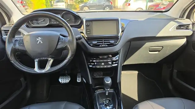 Peugeot 2008 view 11