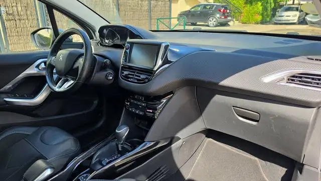 Peugeot 2008 view 8