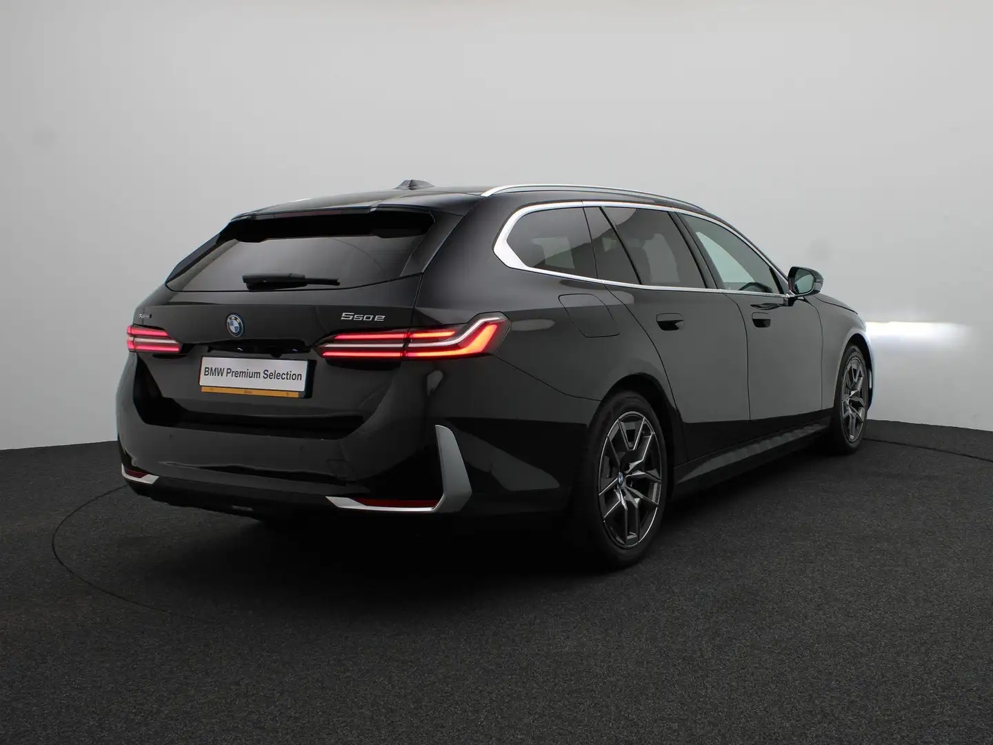 BMW 550 5 Serie Touring 550e xDrive Driving Assistant | Ac Noir - 2
