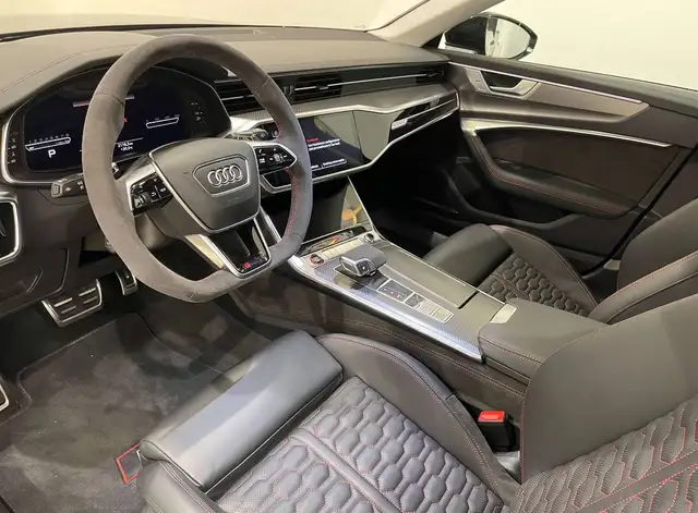Audi RS6 view 11