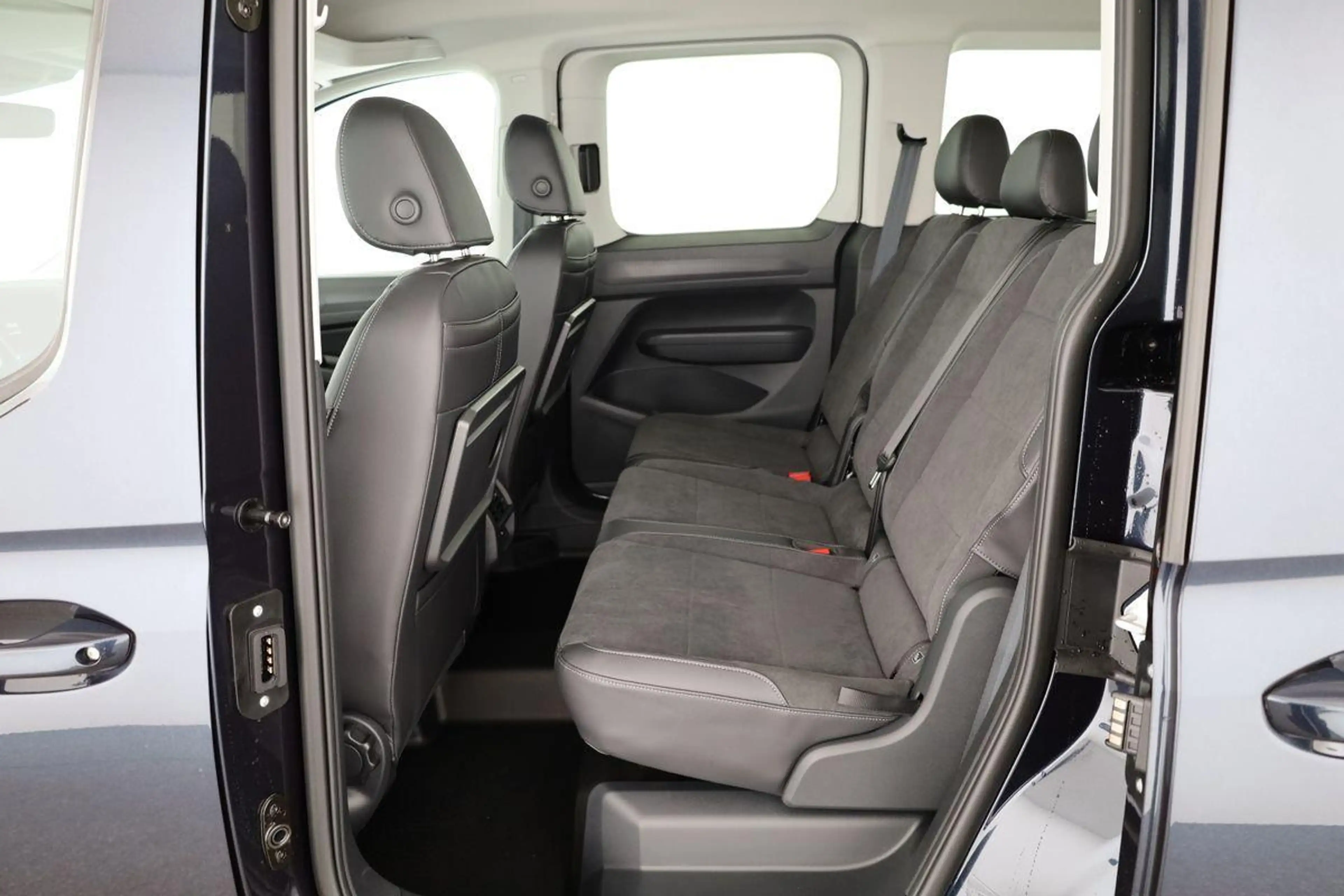 Volkswagen Caddy Life eHybrid 1.5 Life, Navi, Side, FS-beheizbar... — photo 10