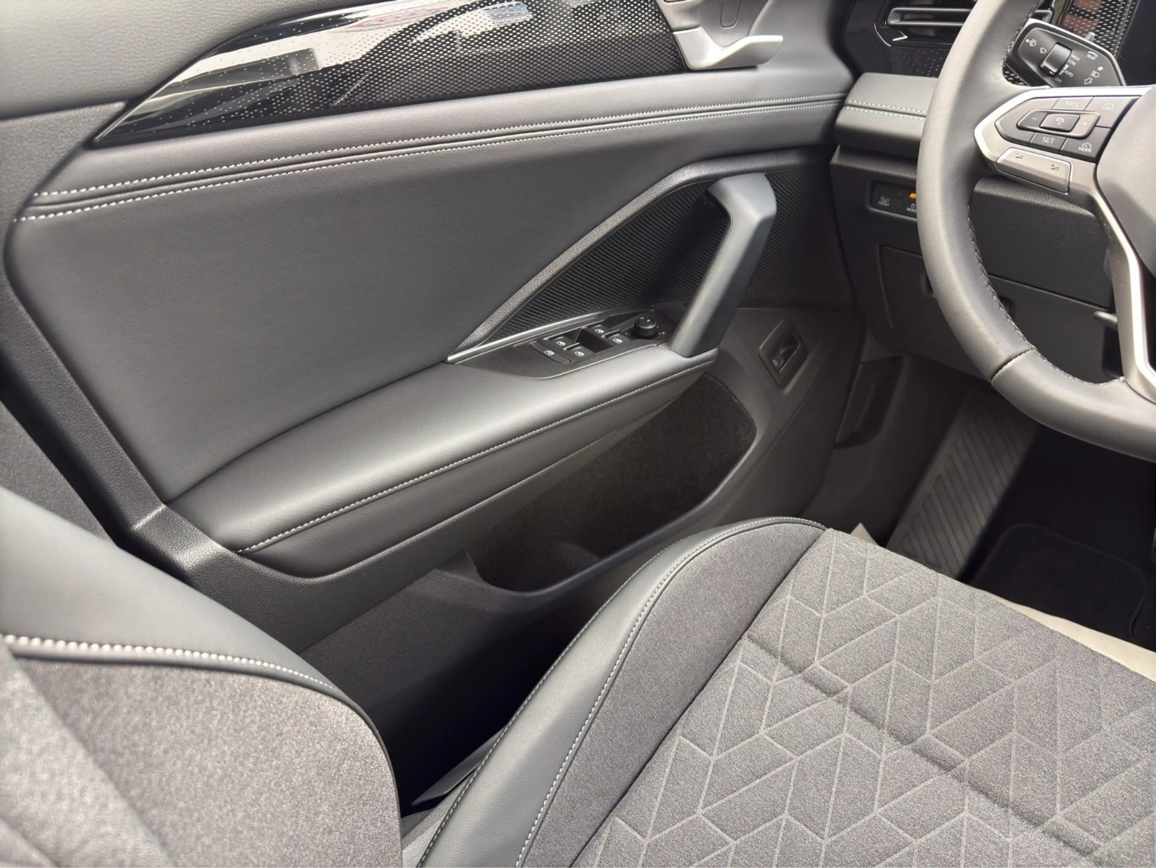 Volkswagen Tiguan Prime 1.5 eTSI DSG | AHK ACC Kamera — photo 14