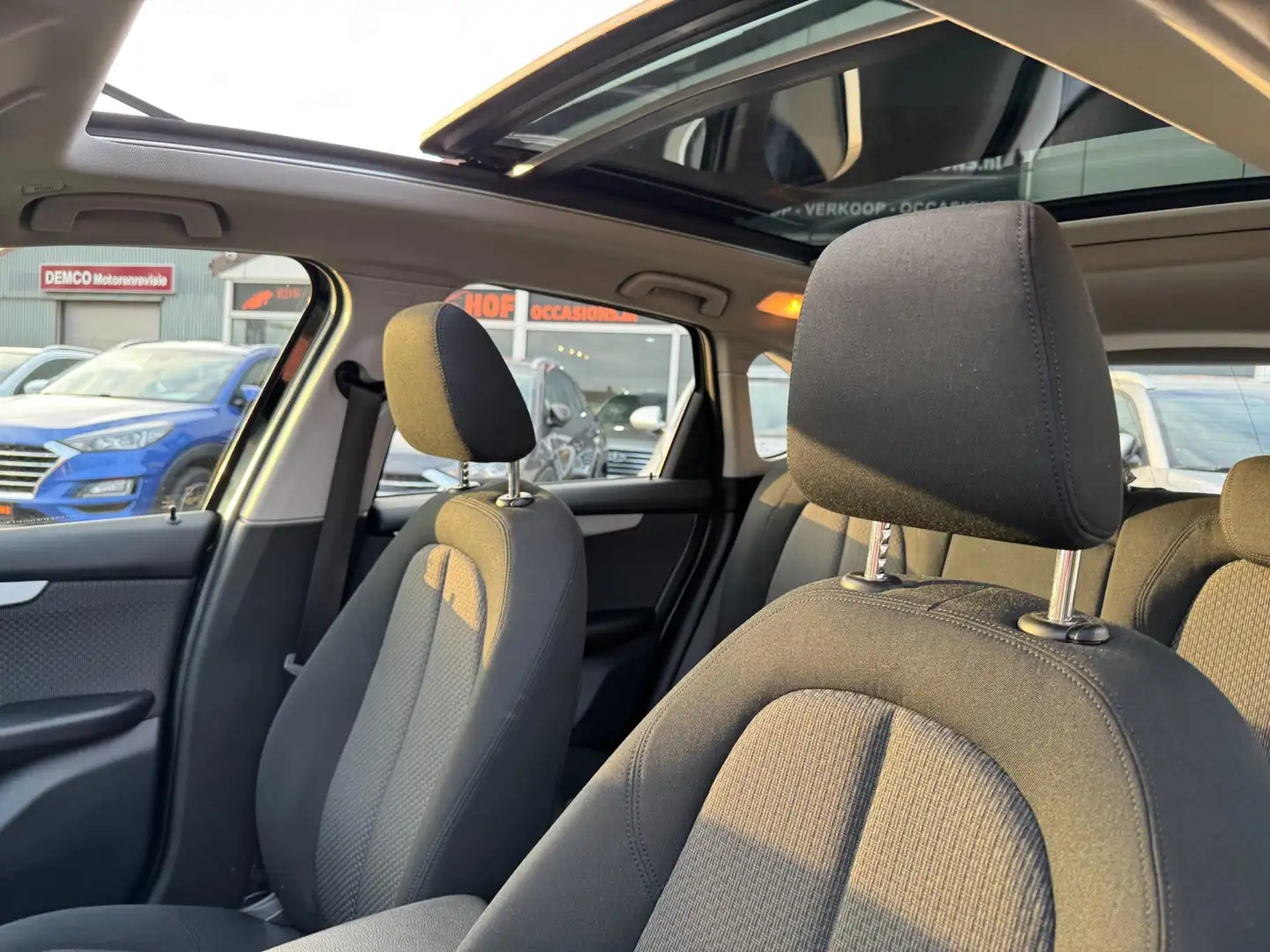 BMW 216 2-serie Active Tourer 216i Executive PANORAMADAK / Zwart - 2