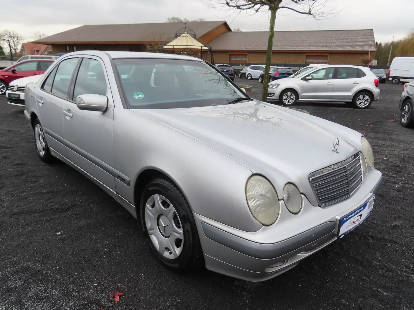 Mercedes-Benz E 200 CDI Limo nachg.DPF  Klima Temp Sitzh AHK Silber - 1
