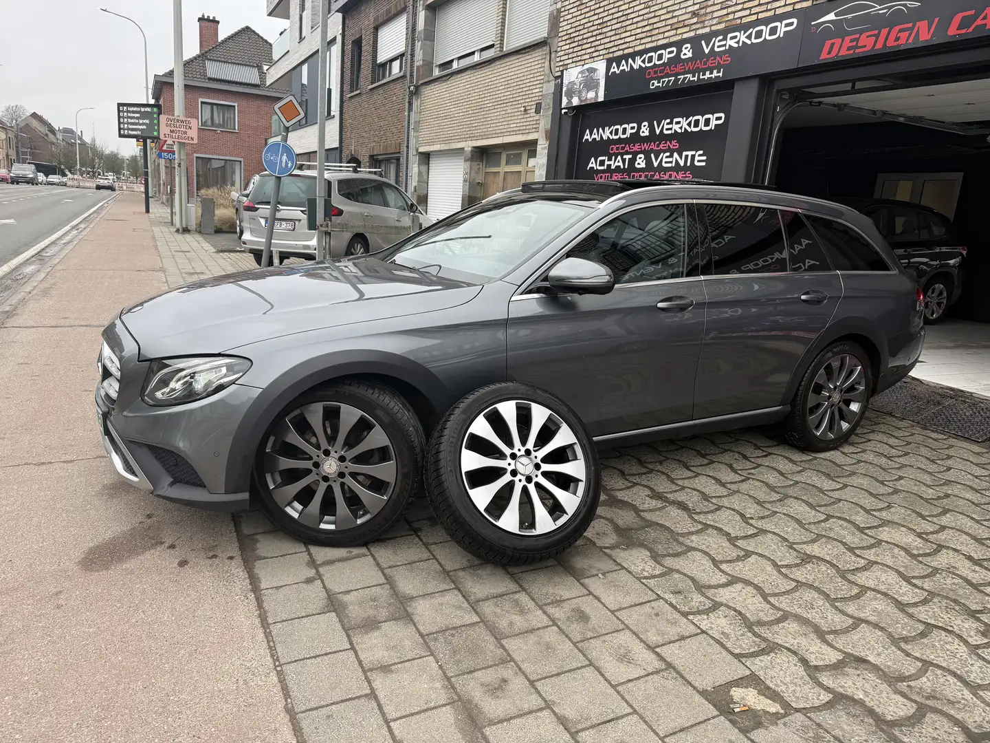 Mercedes-Benz E 220 E 220 d 4-Matic ALL Terrain Panorama Head*Car Mer* Grau - 1
