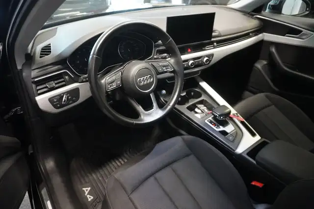 Audi A4 Avant view 7