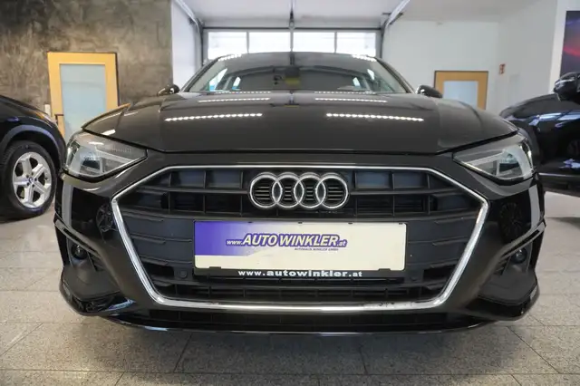 Audi A4 Avant view 2