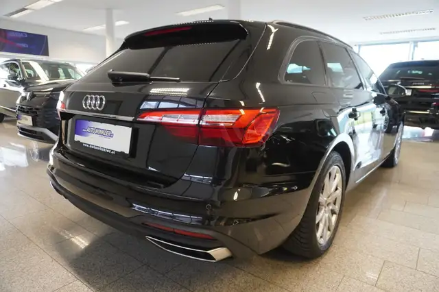 Audi A4 Avant view 5