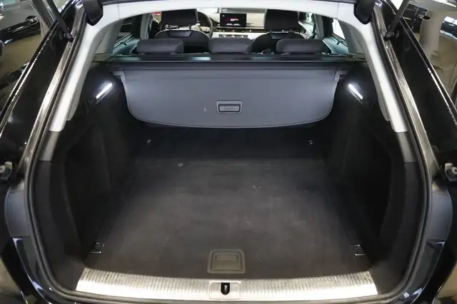 Audi A4 Avant view 10