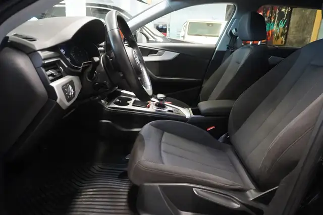 Audi A4 Avant view 8