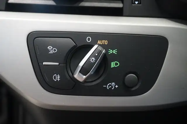 Audi A4 Avant view 14