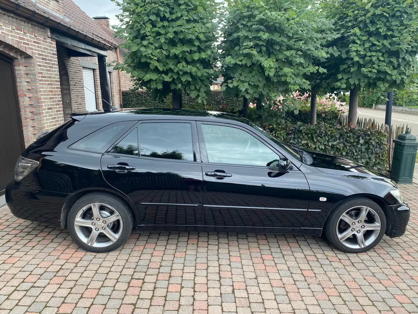 Lexus IS 300 IS 300 SportCross Чорний - 2