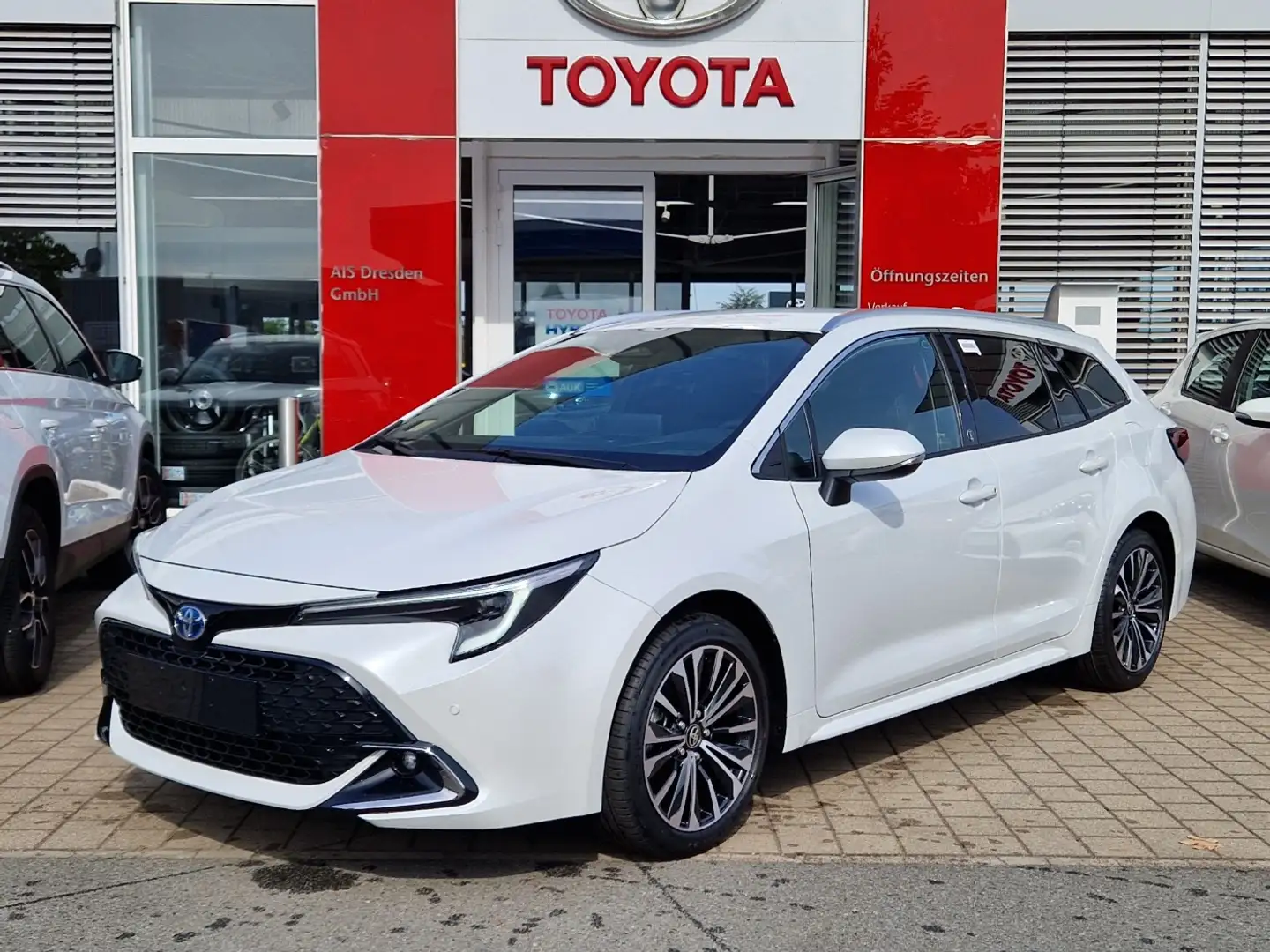 Toyota Corolla Touring Sports 2.0  Team D ACC SpurH LM Белый - 2