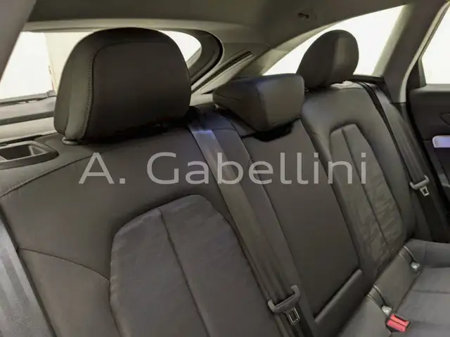 Audi A6 view 8