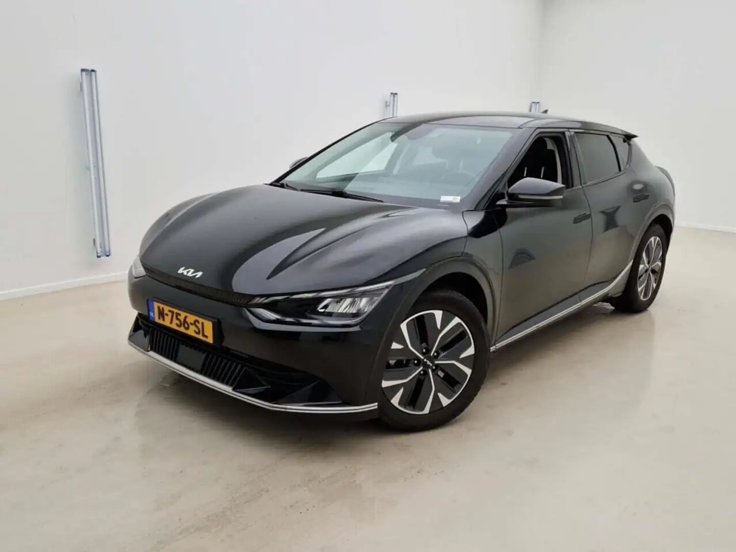 Kia EV6 PLUS 77.4KWH/THAAK/LEER/LED/ACARPLAY/FABRIEKSGARAN Black - 1