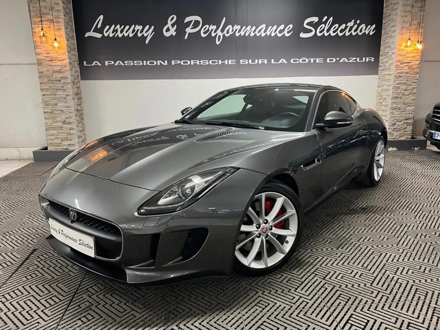 Jaguar F-Type Coupé 3.0 V6 340ch - Sièges racing cuir marron - Toit pano - Echap sport Grau - 1