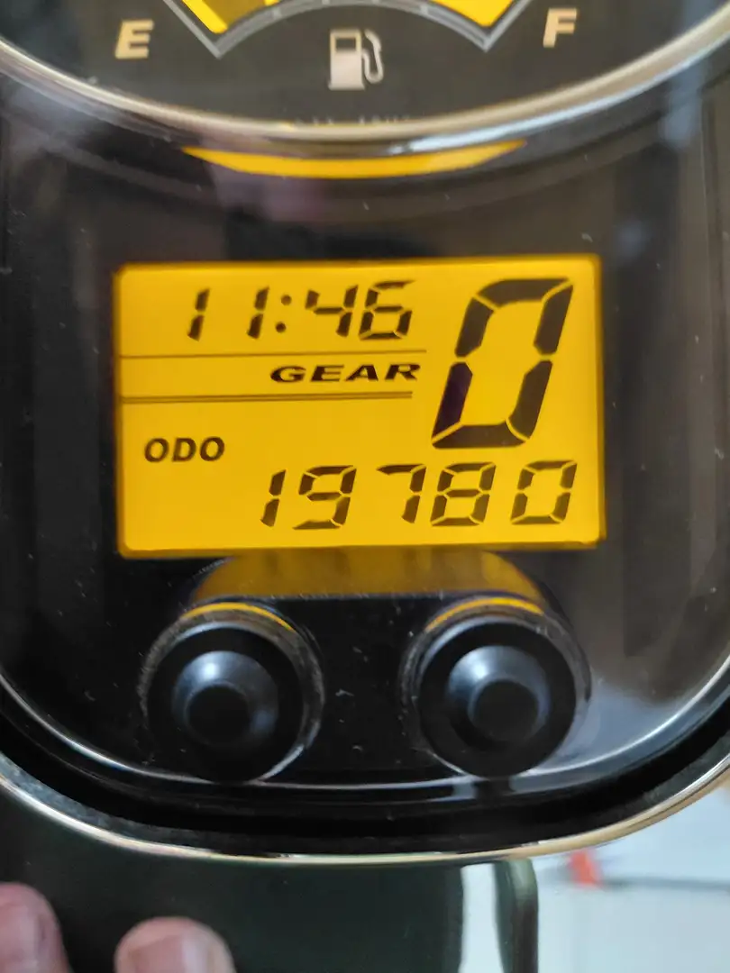 Suzuki VL 800 Plateado - 1