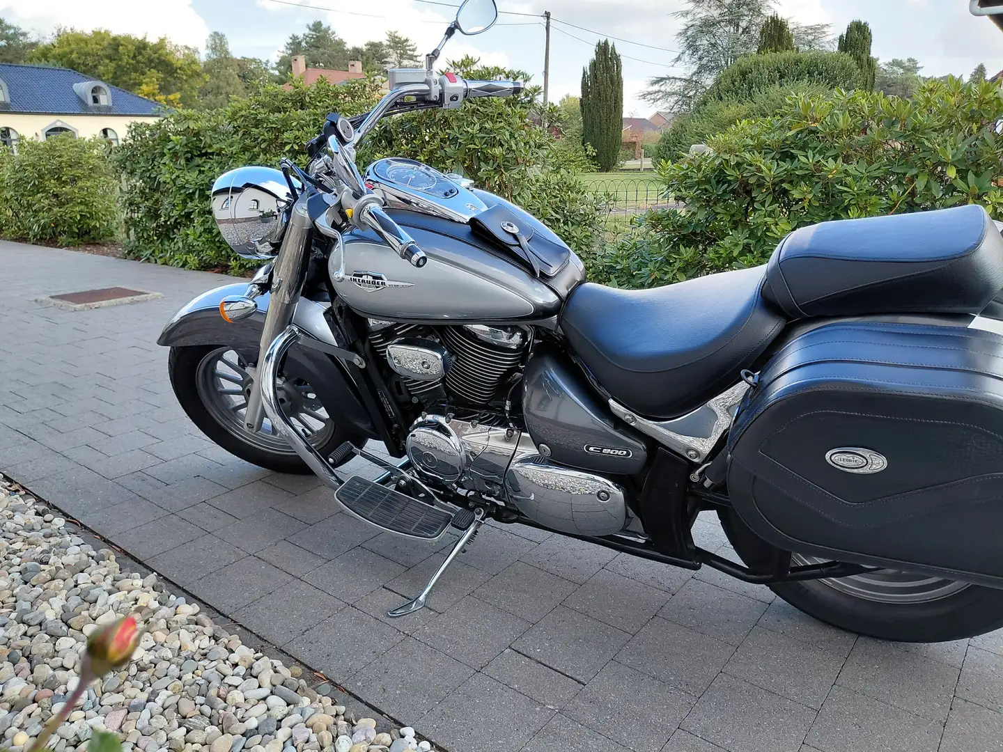 Suzuki VL 800 Plateado - 2