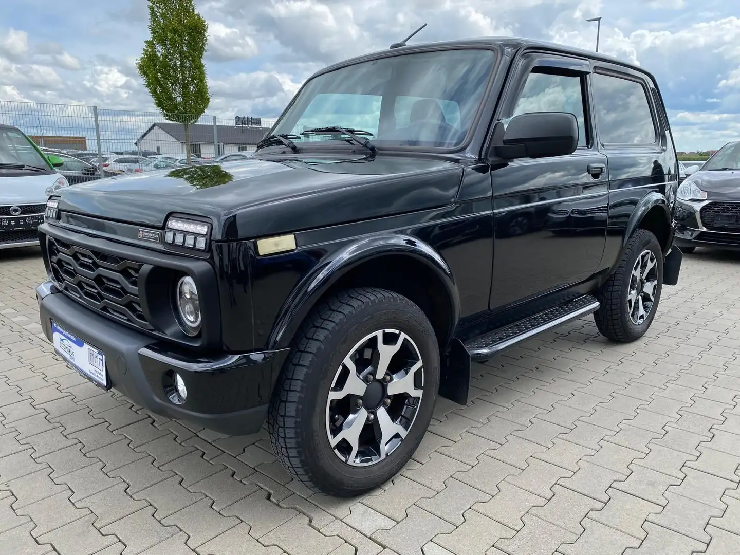 Lada Urban Niva/4x4/Klima Schwarz - 1