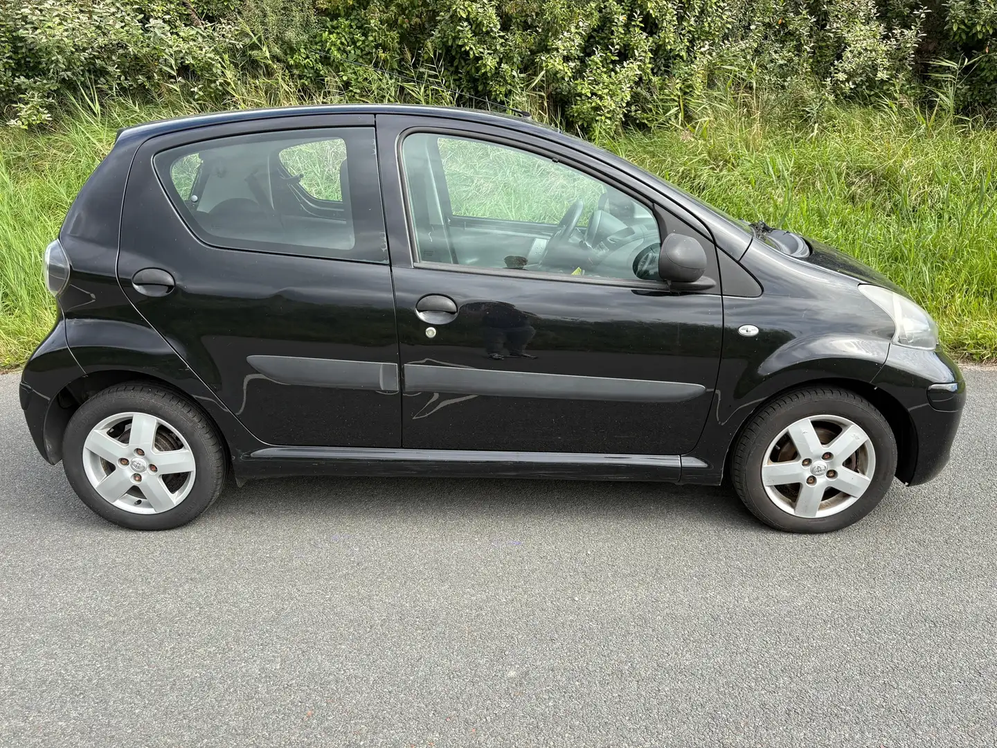 Toyota Aygo 1.0-12V Access Nette auto goed onderhouden 5 deurs Zwart - 2
