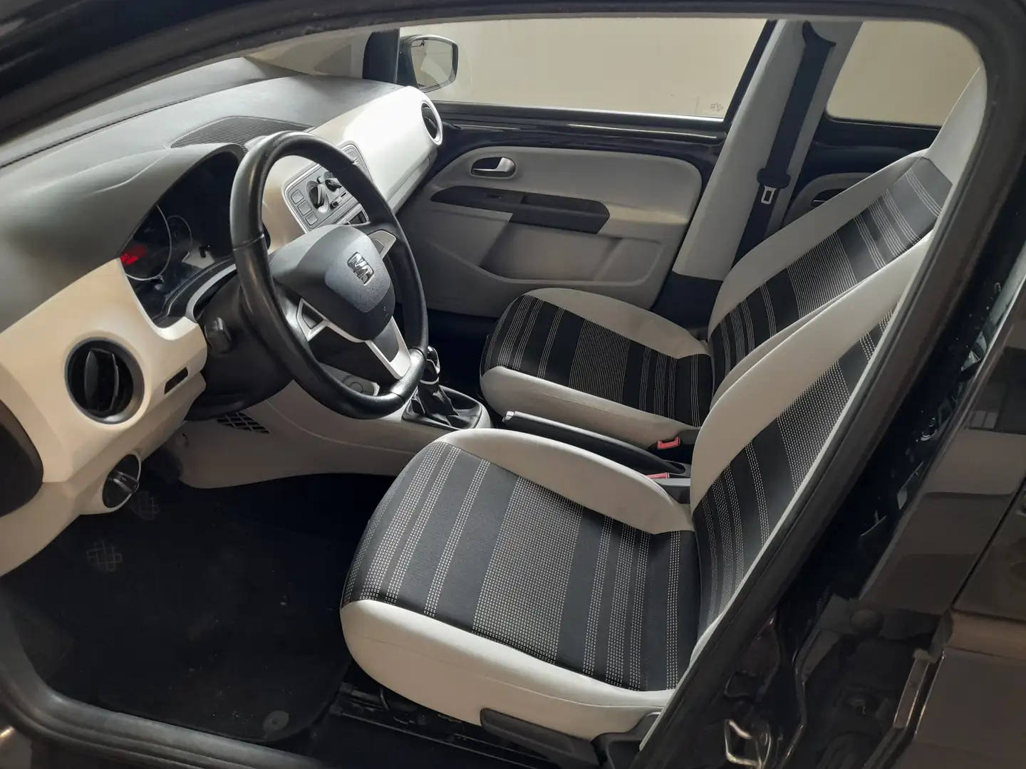 SEAT Mii Mii 5p 1.0 ecofuel by Mango Nero  68cv Negro - 2