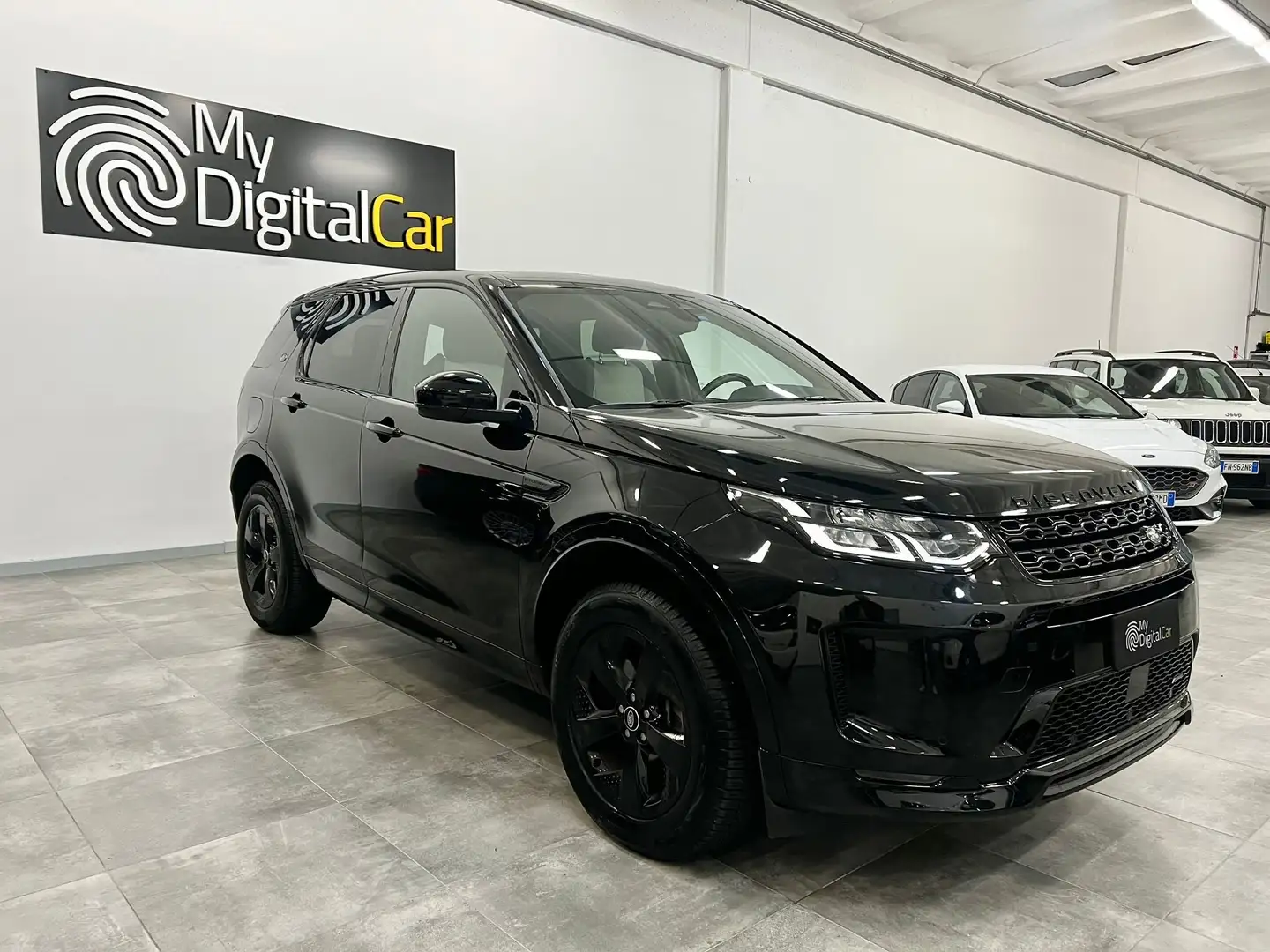 Land Rover Discovery Sport 2020 2.0d td4 mhev R-Dynamic S awd 163cv auto Schwarz - 1