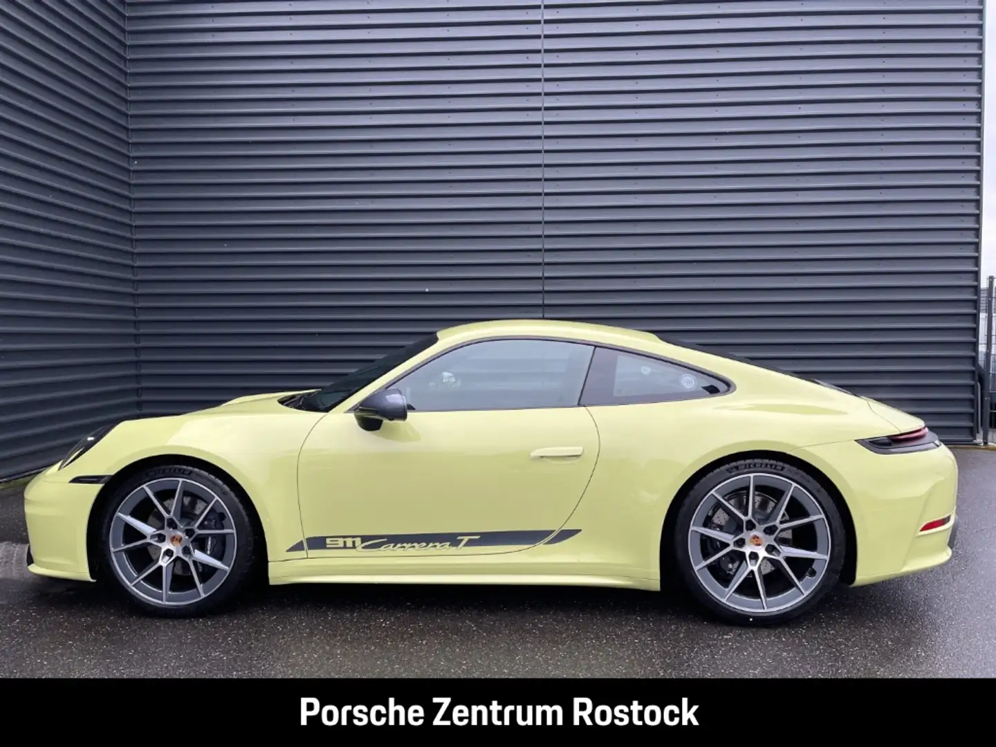 Porsche 992 911 Carrera T Cartagenagelb Sportabgasanlage Żółty - 2