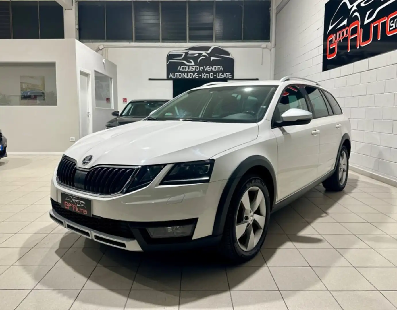 Skoda Octavia 2.0 TDI CR 180CV 4x4 DSG Wagon Scout *GANCIO* Bianco - 1