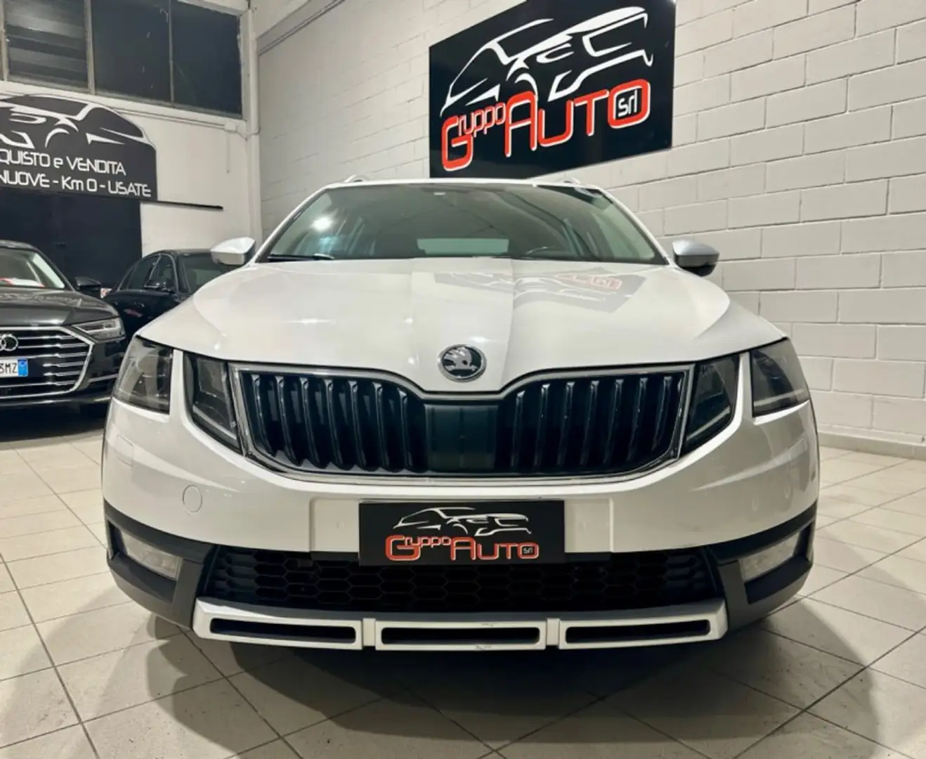 Skoda Octavia 2.0 TDI CR 180CV 4x4 DSG Wagon Scout *GANCIO* Bianco - 2