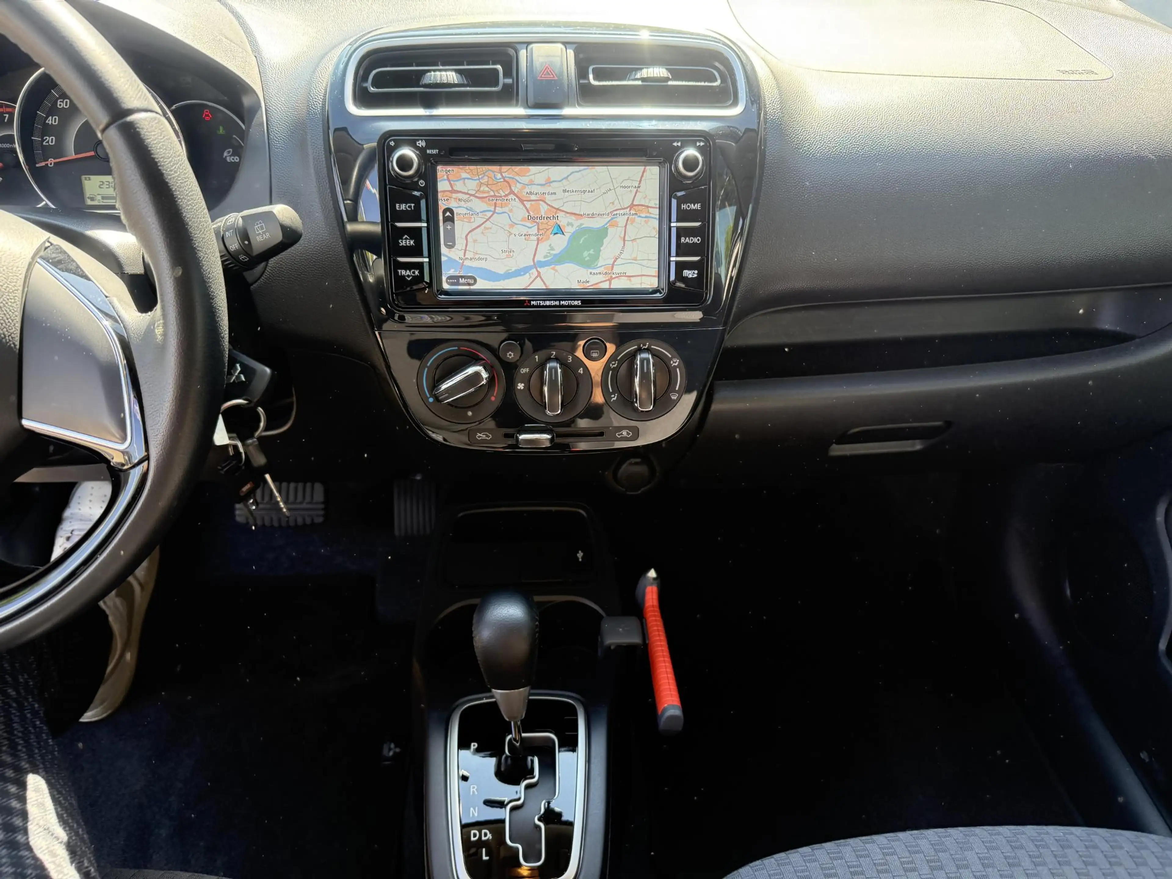 Mitsubishi Space Star 1.0 Active — photo 8
