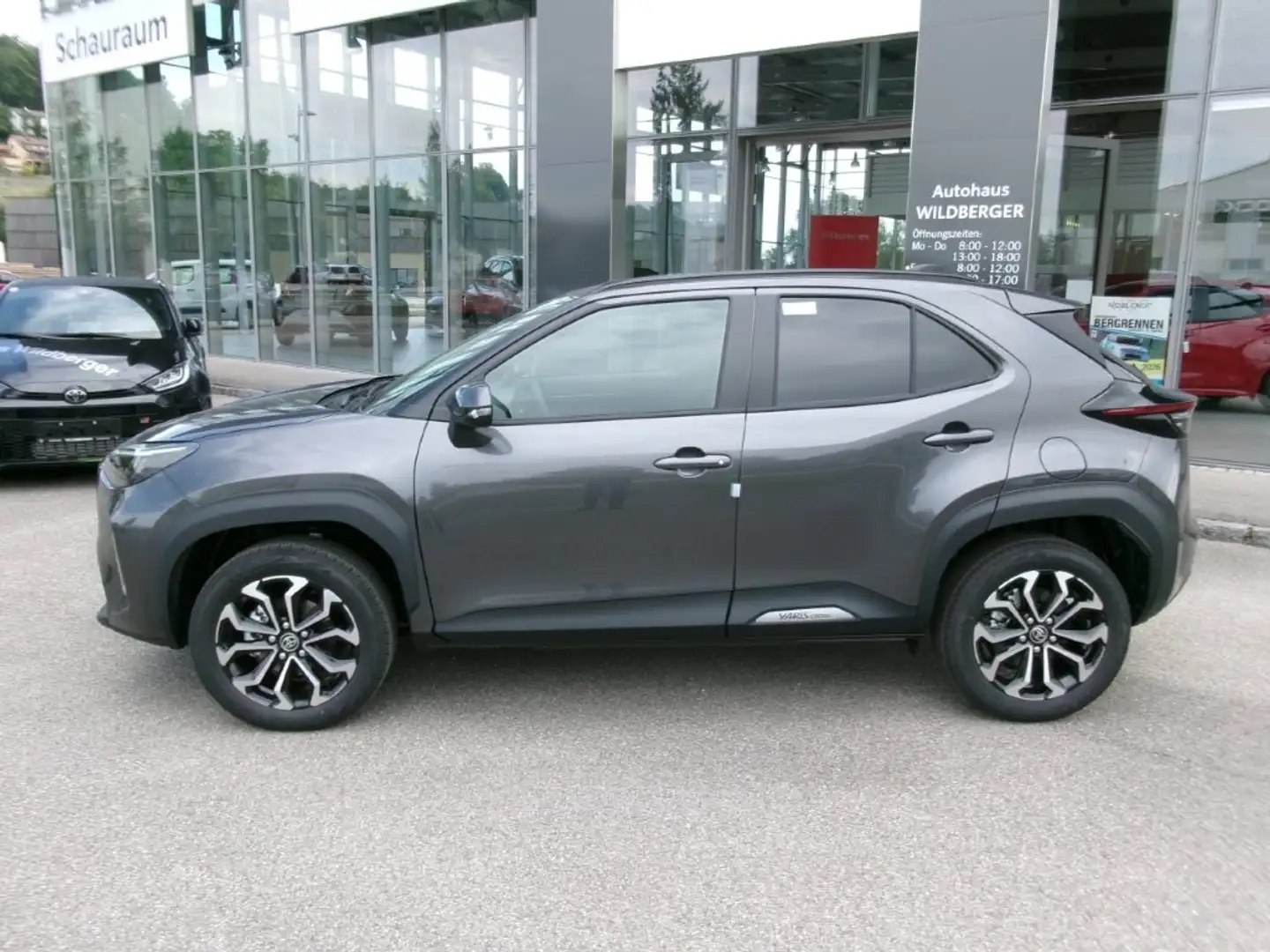 Toyota Yaris Cross Yaris Cross 1,5HSD Active Drive Safety !! PREISHIT Grau - 2