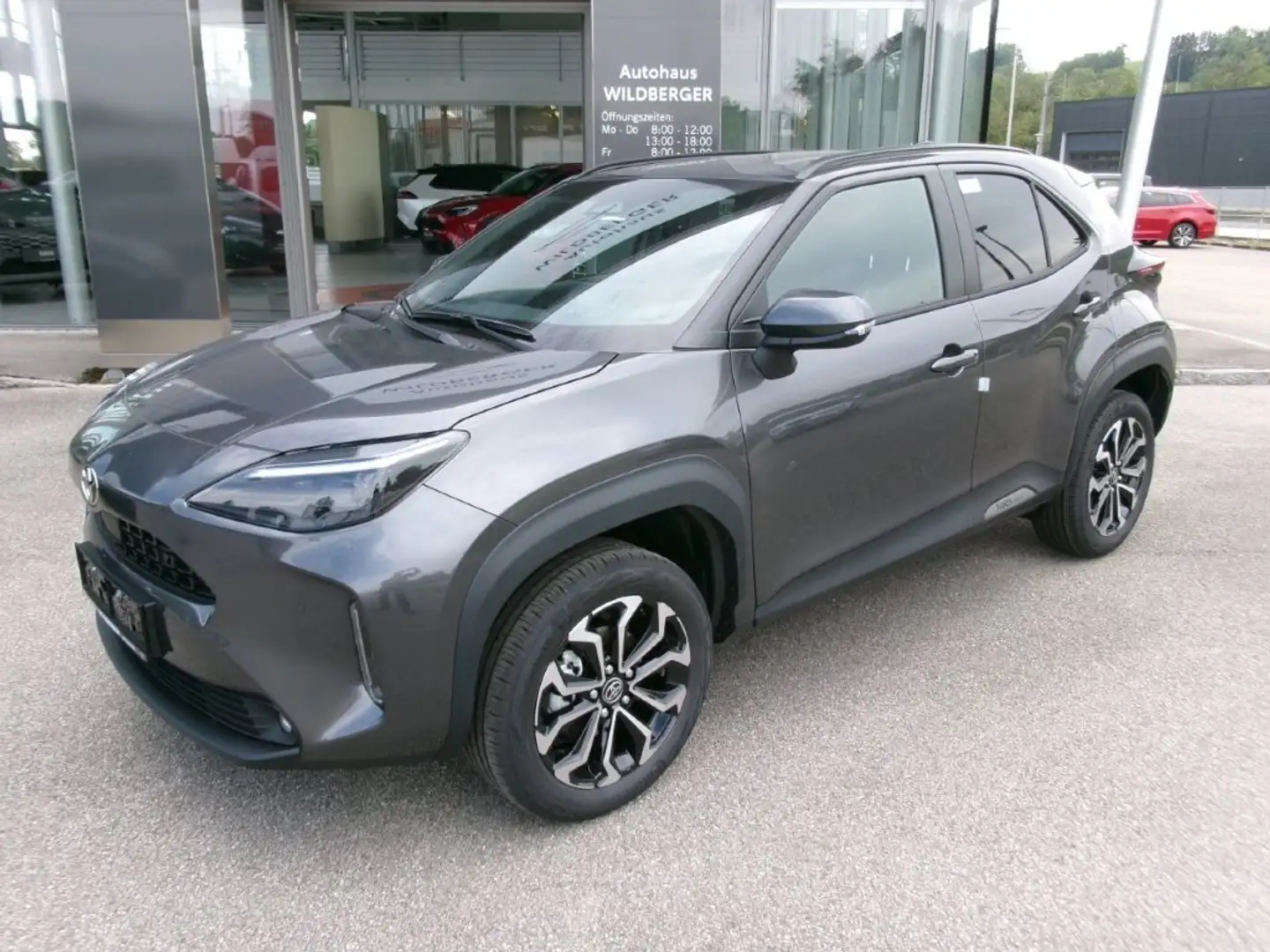 Toyota Yaris Cross Yaris Cross 1,5HSD Active Drive Safety !! PREISHIT Grau - 1