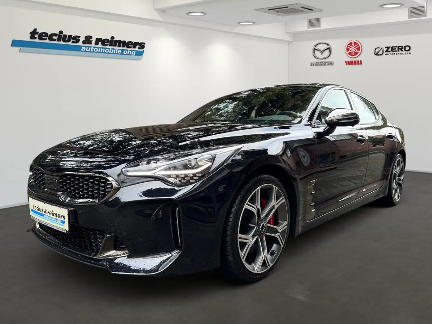 Kia Stinger 3.3T AWD GT Leder-Rot Glasdach Černá - 1