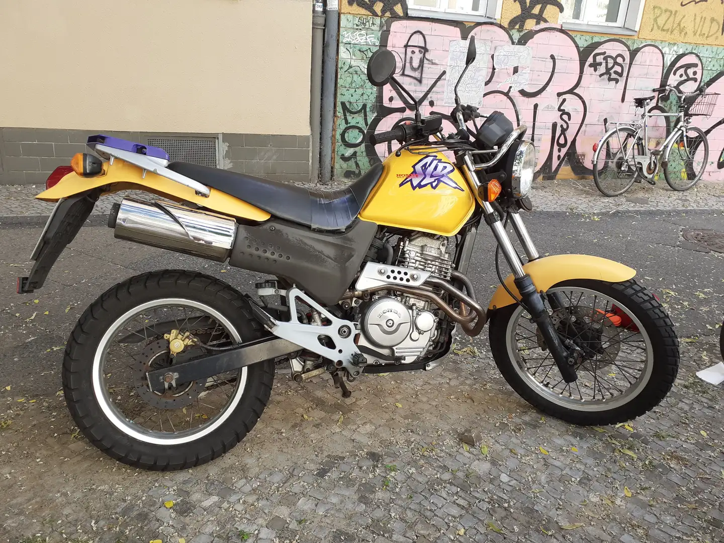 Honda SLR 650 RD09 Żółty - 1