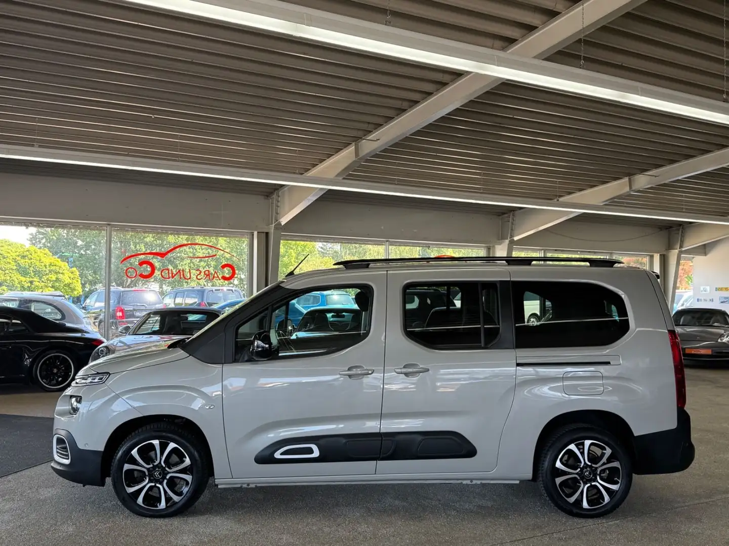 Citroen Berlingo 1.2 Shine XL ATG *SHZ*CarPlay*HuD* Grau - 2