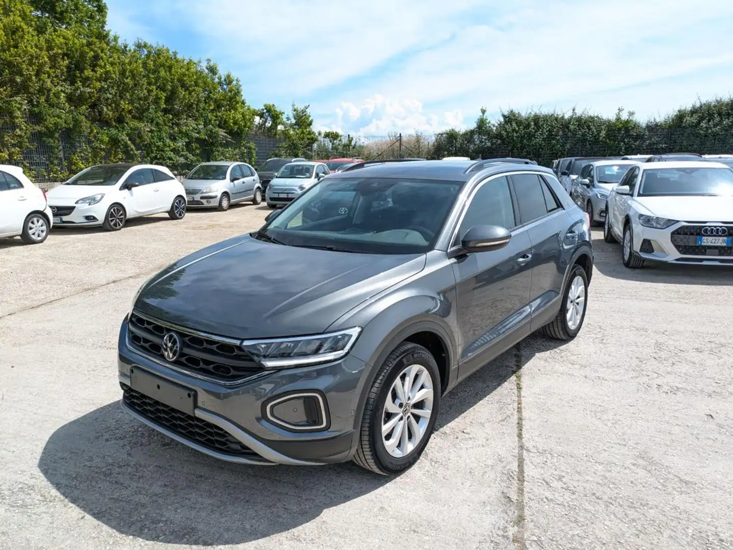 Volkswagen T-Roc LIFE 1.5tsi 150cv SAFETYPACK CRUISECONTROL Šedá - 2