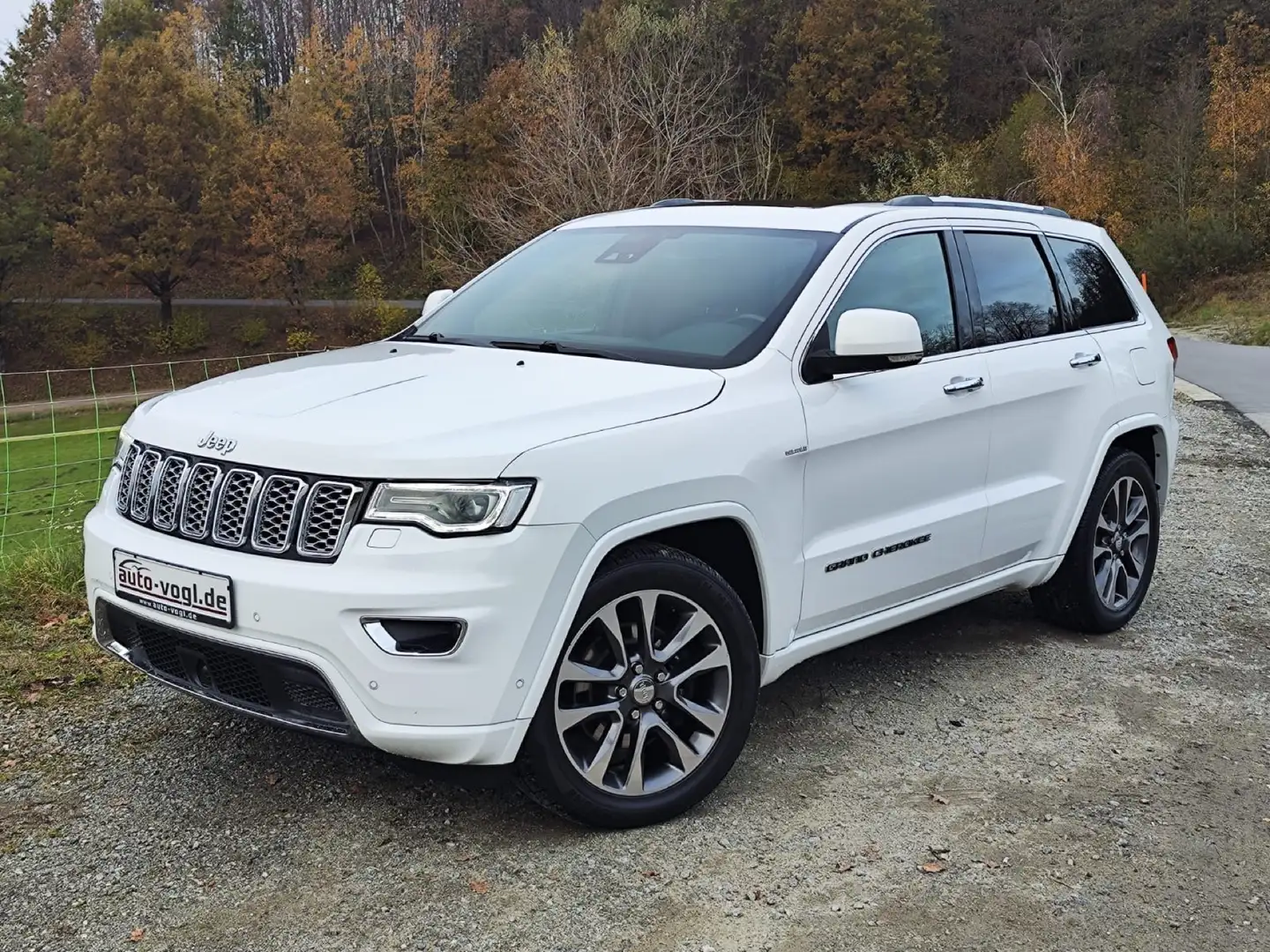 Jeep Grand Cherokee 3.0 CRD Overland Bi-Xenon,Pano,Navi,RFK,Leder,AHK Weiß - 1