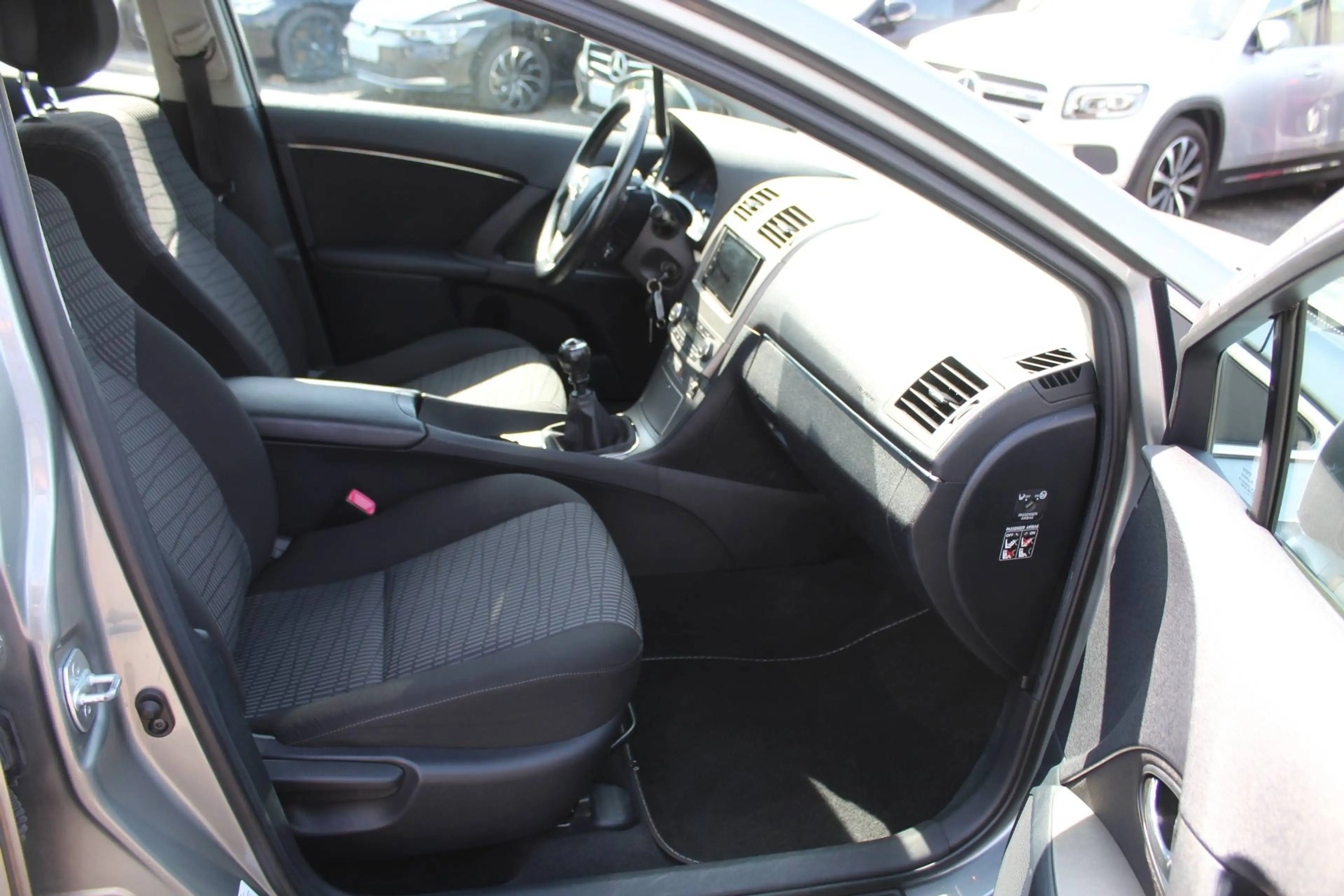 Toyota Avensis Kombi 1.8 Sol -Klimaautom.+Sitzh.+TÜV NEU+ — photo 5